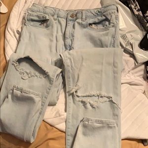 Distressed skinny jeans